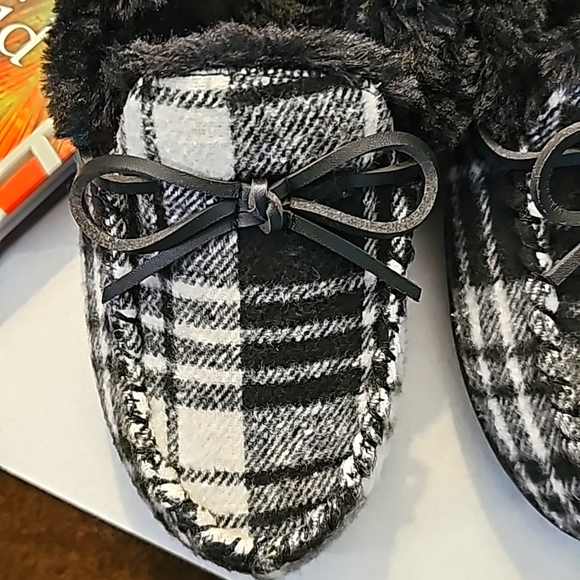 Slippers - Picture 6 of 16